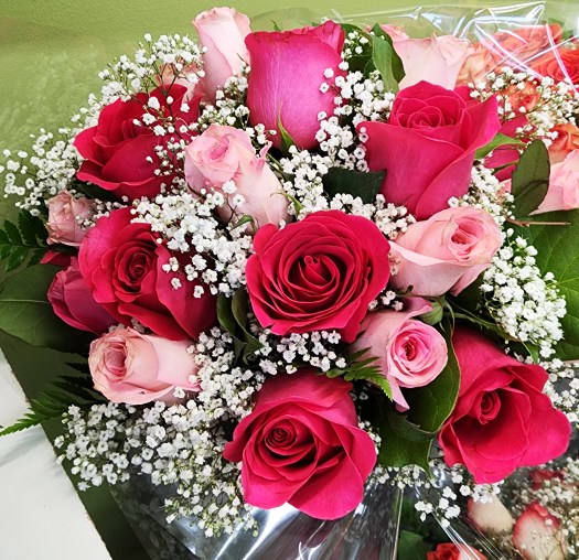 Pink roses in a flower bouquet for a Brantford and Paris flower delivery.